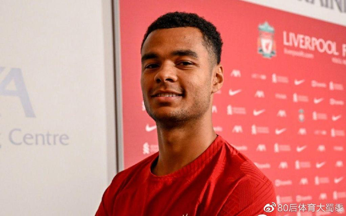 祝贺！潘展乐夺游泳世界杯男子100米自由泳金牌央视新闻客户端.